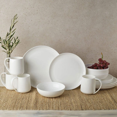 Service de table en porcelaine tendre 16 pièces Nevaeh White Coupe, service pour 4