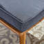 Coussin Mid-Century moderne gris avec base en bois et lattes