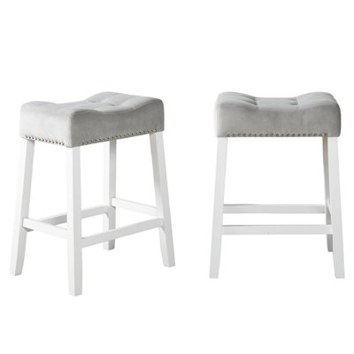 2 tabourets de velours à hauteur de comptoir en velours gris, finition blanc délavé, 2 tabourets en bois d'hévéa massif, blanc délavé, fabrication