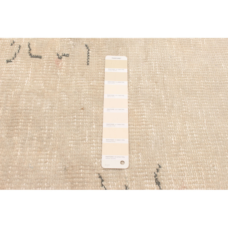 Tapis unique en laine noué à la main de style ivoire des années 2000 5 pi x 8 pi 6 po Danuel