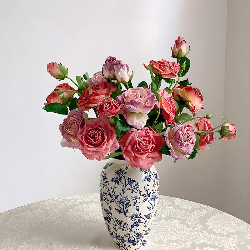Ornements de fleurs simulées