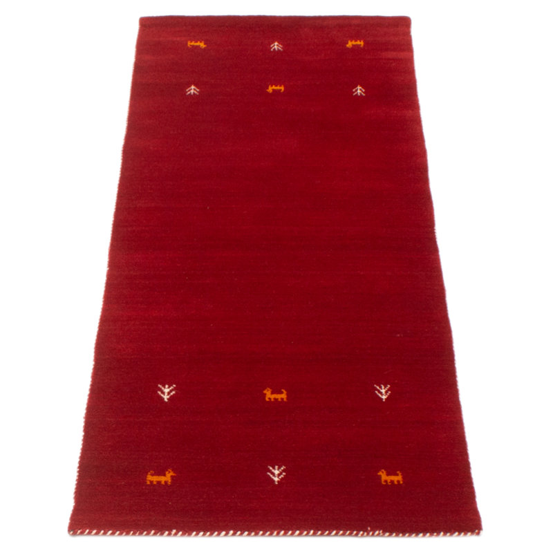 Les tapis Gabbeh sont fabriqués à la main avec des poils très hauts et des motifs très simples et stylisés.