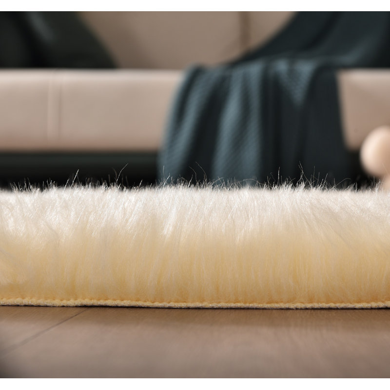 Faux Sheepskin Indoor Rug, Round 5'