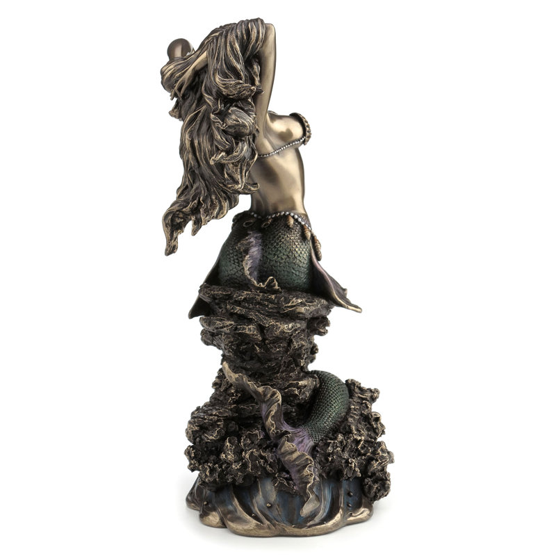 Figurine Botelho belle sirène assise sur un rocher