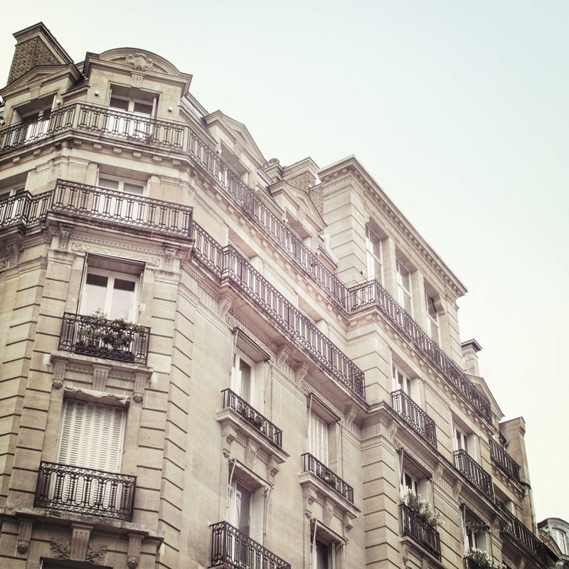 «Paris Moments II Neutral» par Laura Marshall, reproduction sur toile tendue, H 12 po x l 12 po, Non, Toile tendue