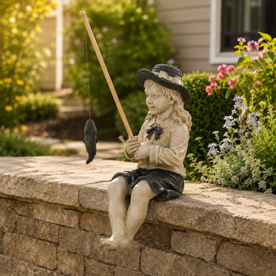 Statue de jardin 13,78 po H, fille de pêche en plein air avec tige et poisson, figurine de pêcheur en résine pour étang, patio, cour et pelouse