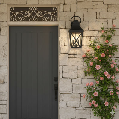 Luminaire d'extérieur à fixation murale conçu pour une utilisation extérieure, avec une construction imperméable avec une finition noire mate et un abat-jour en verre transparent. Convient pour une installation sur les garages, les patios, les entrées avant et les balcons (unité simple).