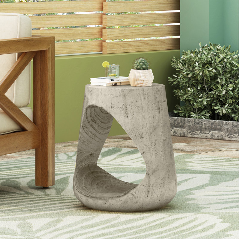 Table d'appoint creuse, texture semblable au bois