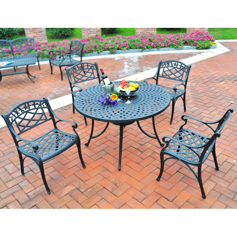 Algrid 4 - Person Patio Dining Set with Round Table, 30'' H x 42'' W x 42'' L
