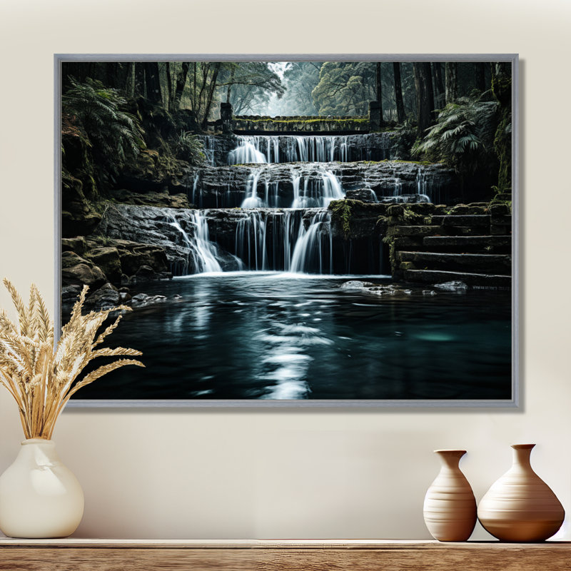 Cascade éternelle I - impression sur toile, H 34 po x l 44 po x P 1,5 po, Silver Floater Framed