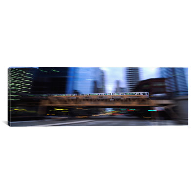 «Electric Train Crossing a Bridge, Chicago, Illinois», reproduction de photo sur toile