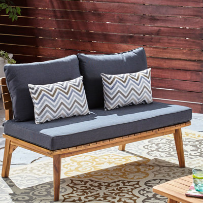Mobilier de patio en bois avec coussin de siège gris et base fonctionnelle