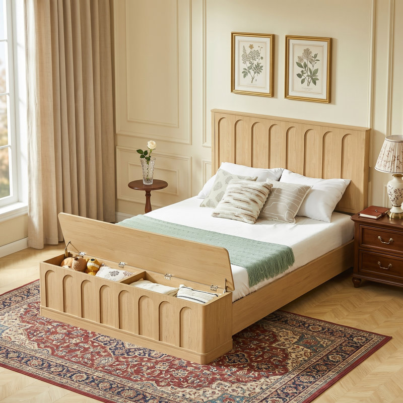Grand lit plateforme en bois de style Mid-Century avec tête de lit arquée et banc de rangement, Chêne
