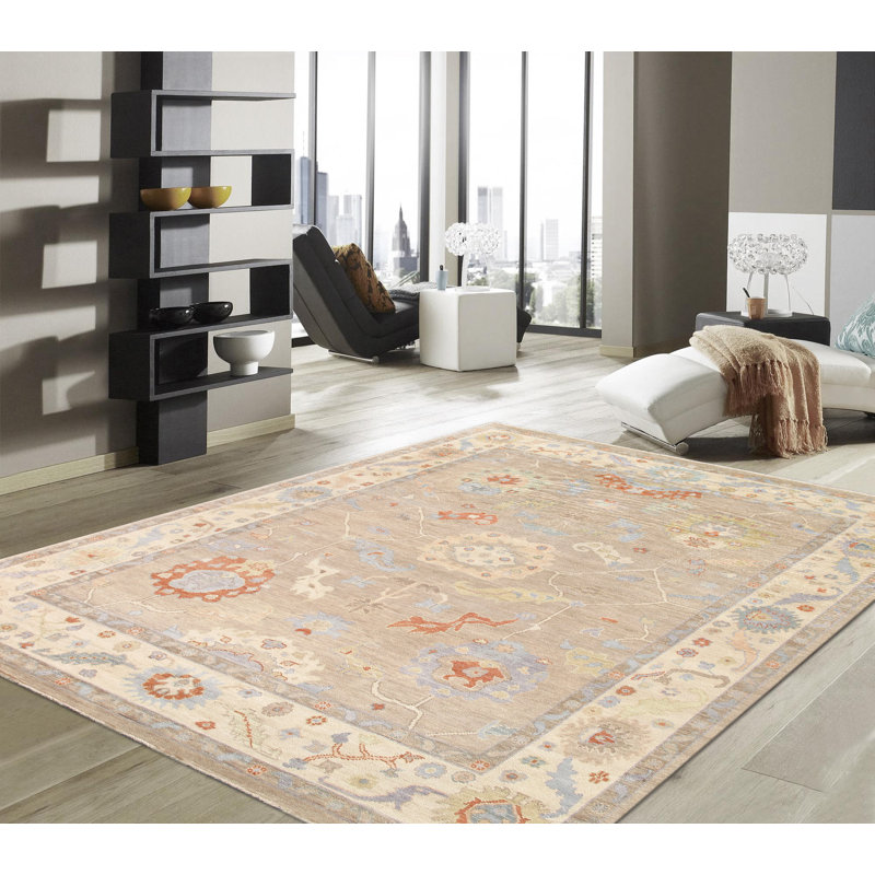 Tapis floral en laine noué à la main couleur chameau / ivoire Oushak, Carré 8 pi