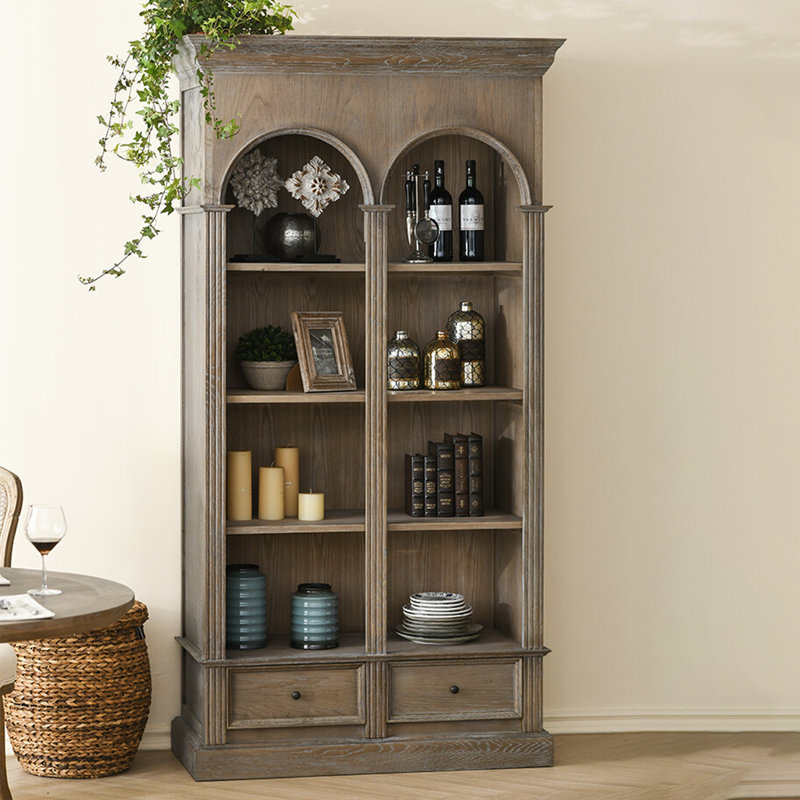 Vitrines en bois massif de couleur chêne
