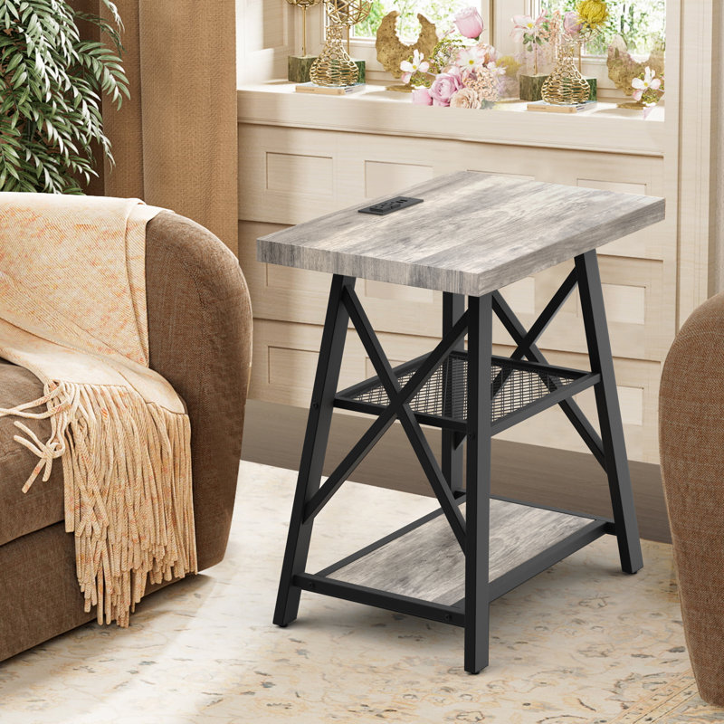Table de chevet haute Stokesvale avec 2 ports USB, 2 prises de courant et 2 tablettes de rangement, Gris délavé