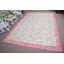 Tapis turc rétro avec motif floral pastel et bordure pour une décoration intérieure unique