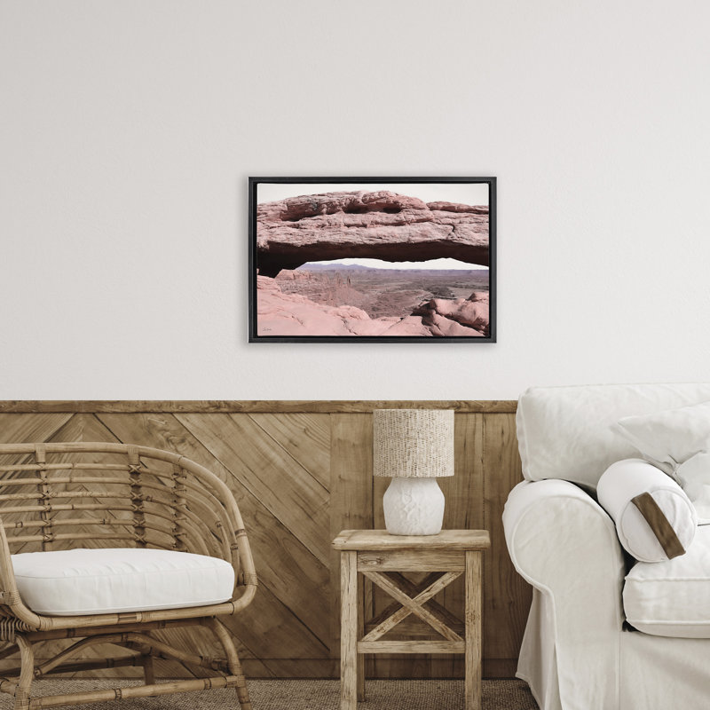 Cadre flottant A Moment in Stone Landscape, design par Lori Deiter, H 21 po x l 31 po, Cadre flottant noir de jais