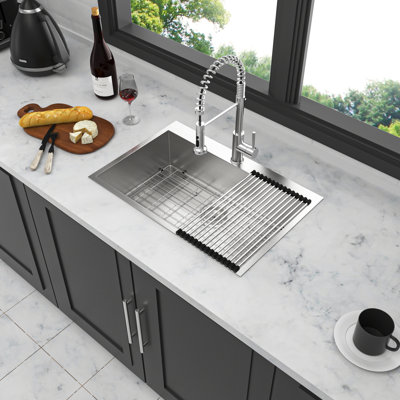 Évier de cuisine encastré à simple cuve en acier inoxydable de calibre 18 de 33 po, fabrication T-304, largeur de 22 po, hauteur du produit de 9 po, système de drainage en X, revêtement complet à condensation, livré avec
