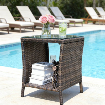 Table basse pour l'extérieur avec 1 table basse en verre trempé transparent convenant aux repas de patio