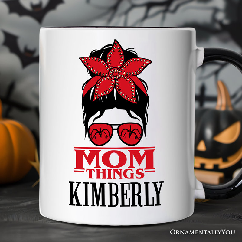 Tasse rétro «Mom Things Messy Bun», maman rouge, bandana rouge, cadeau assorti à la famille avec nom personnalisé