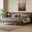 Lit plateforme King style Mid-Century Modern, cadre en bois bas avec tête de lit inclinée, lattes robustes, sans sommier, noyer-724887970