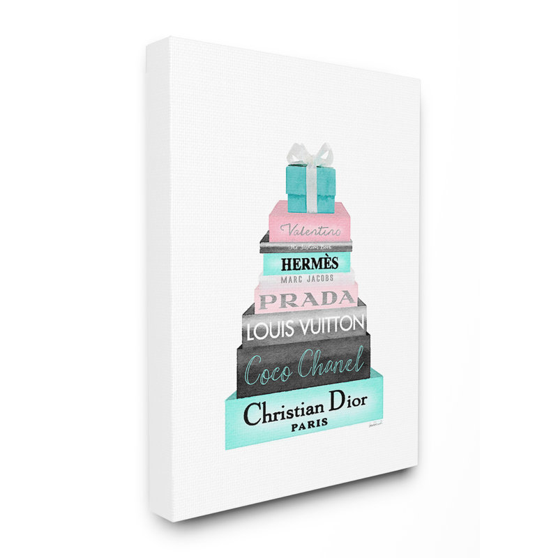 «High Fashion Bookstack Box and Bow», impression, H 20 po x l 16 po x P 1,5 po, Toile tendue