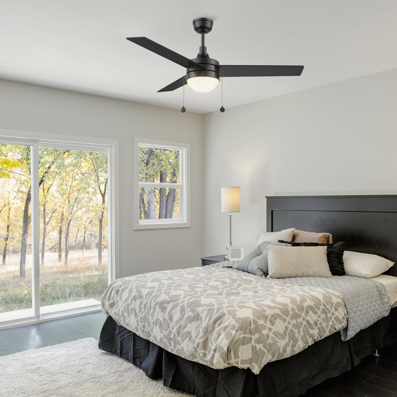 Ventilateur de plafond standard à 3 pales de 52 po à DEL avec chaîne de traction et ensemble d'éclairage inclus Advait