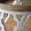 Grande table d'appoint 23 po blanche vieillie