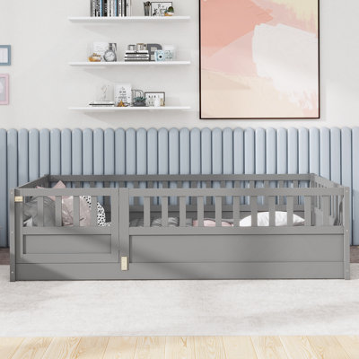 Lit de plancher pour enfants avec barrière et porte de sécurité ultra-intégrés, idéal pour jouer en toute sécurité et dormir confortablement