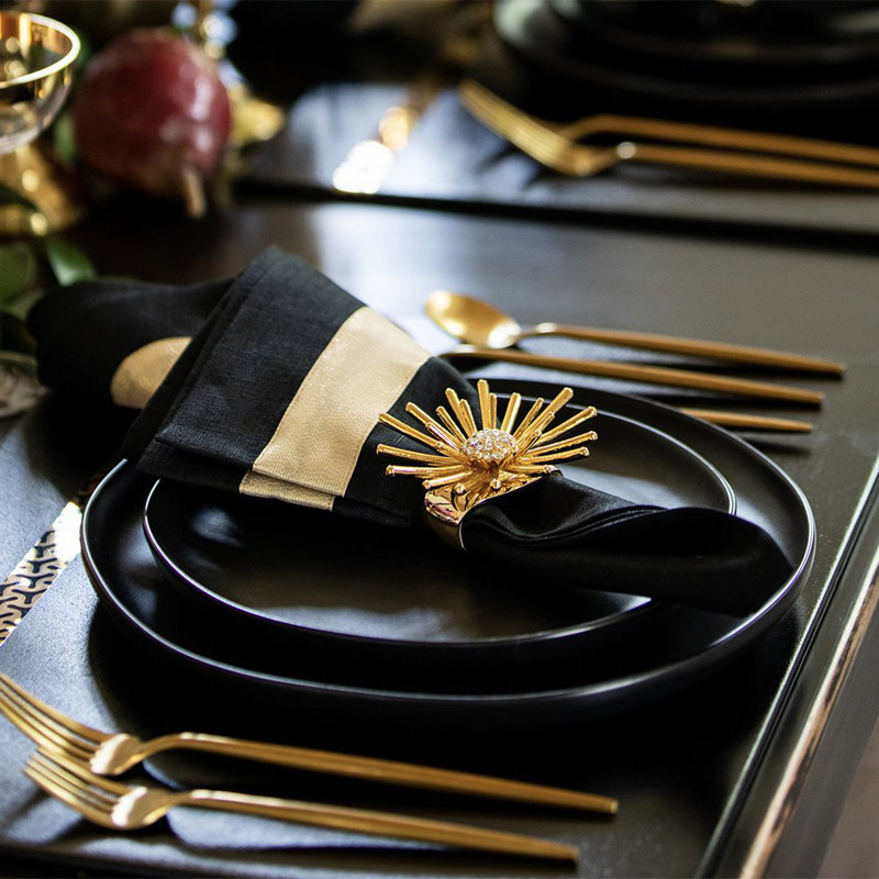 Textured New Border Linen Napkin, Black/Gold