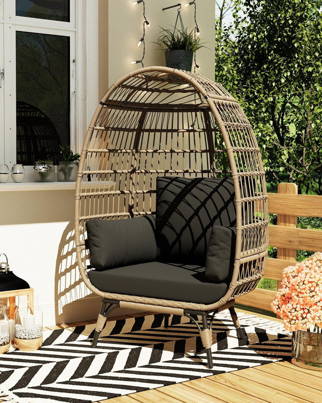Fauteuil surdimensionné en rotin d'œuf avec coussins, panier en PE imperméable et résistant aux rayons UV pour une utilisation intérieure / extérieure