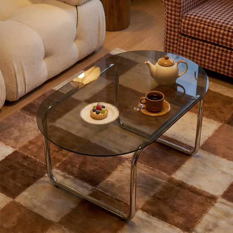 Table basse incurvée en verre trempé avec plateau teinté gris et pattes en métal chromé poli, table d'appoint contemporaine pour salon
