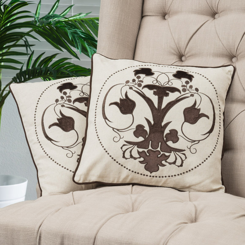  Coussin brodé