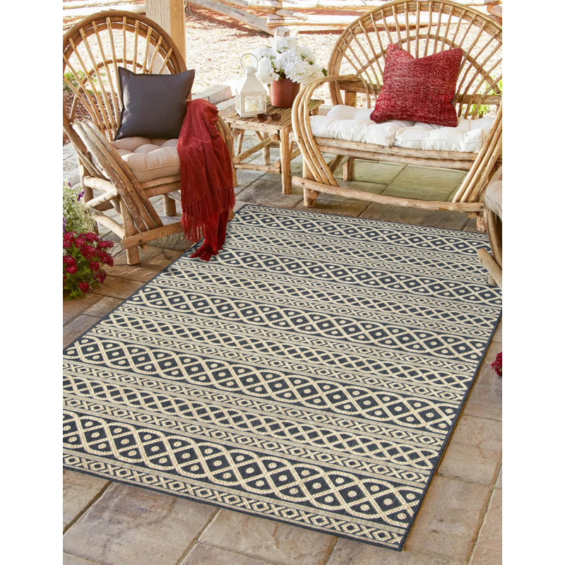 Tapis intérieur / extérieur rectangulaire en polypropylène marocain noir / beige Jersy, Rectangle 3 pi 3 po x 5 pi