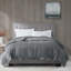Couverture légère en duvet synthétique avec garniture en satin gris anthracite double / grand-119424593-119424590