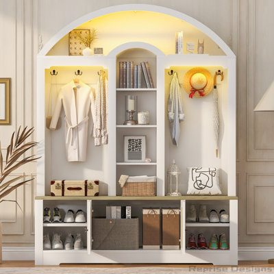 Armoire / garde-robe multifonctionnelle avec porte-chaussures, cintres et crochets. Garde-robe - Une garde-robe est fabriquée en panneau de fibres à densité moyenne robuste avec un design moderne