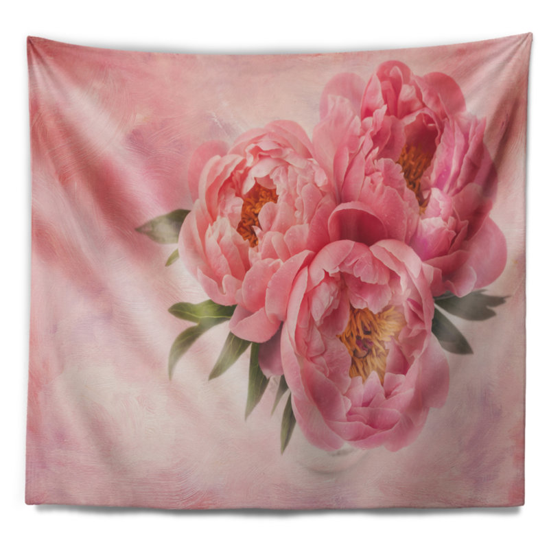 Pivoine dans un vase sur une tapisserie rose, H 50 po x l 60 po