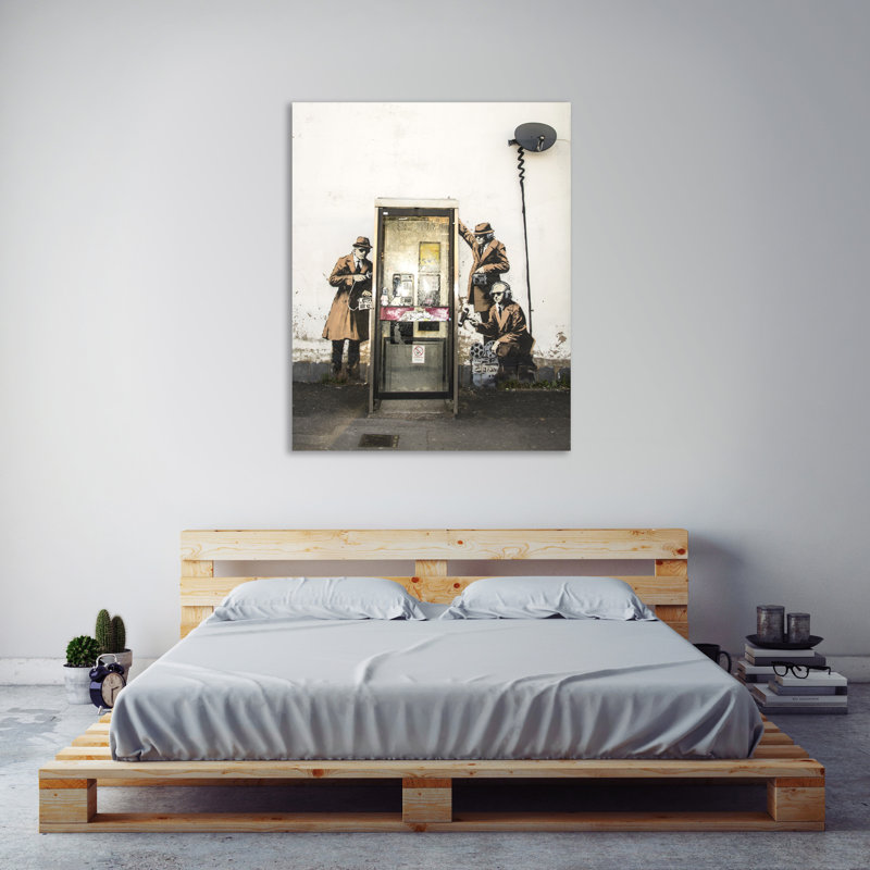 « spy stand », reproduction d’impression sur toile tendue, H 20 po x l 16 po x P 1,5 po