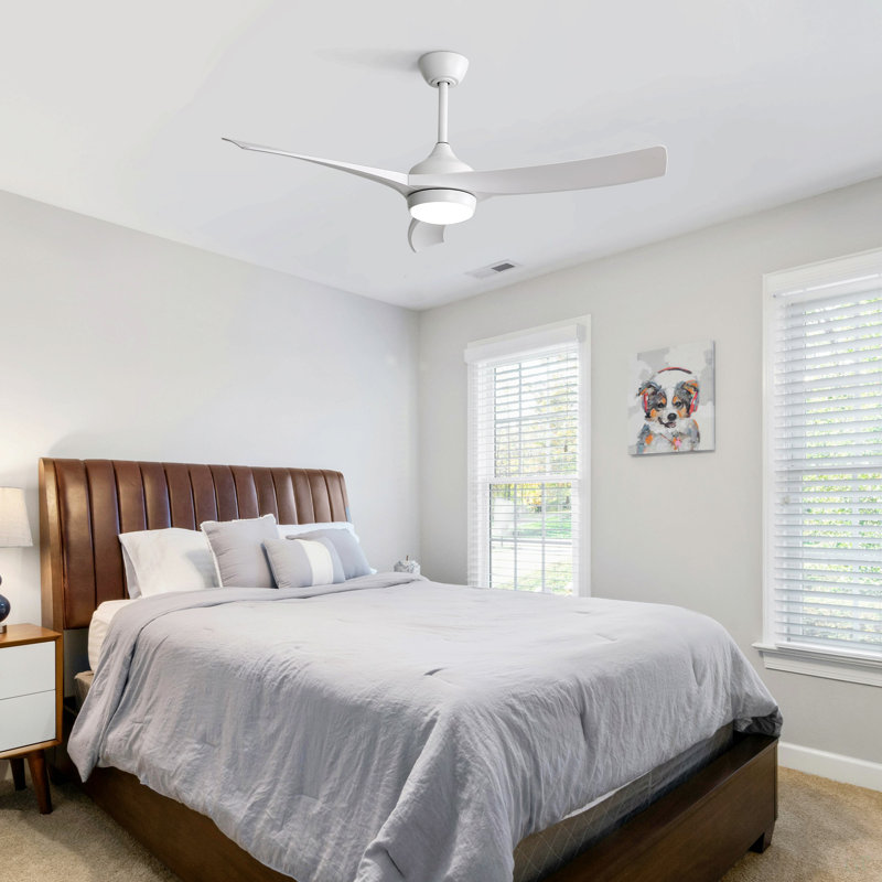 Ventilateur de plafond blanc moderne de 52 pouces avec lumière DEL de 18 W et moteur à courant continu réversible silencieux à 3 pales ABS