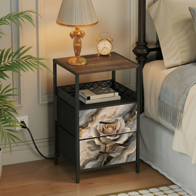 Table de chevet avec station de recharge, 2 tiroirs, ports USB et prises électriques, tablette ouverte, noire, élégante, motif rose doré, idéale pour la chambre ou le salon.