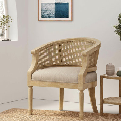 Fauteuil d'appoint beige naturel avec attrait campagnard français et pieds rembourrés, structure en bois d'hévéa classique