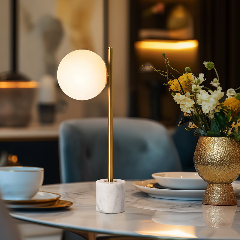 Lampe de table moderne minimaliste de 20,3 po avec base en pierre de marbre et abat-jour en verre lune, compatible avec une ampoule E26 - idéale pour la chambre à coucher, le salon ou le bureau