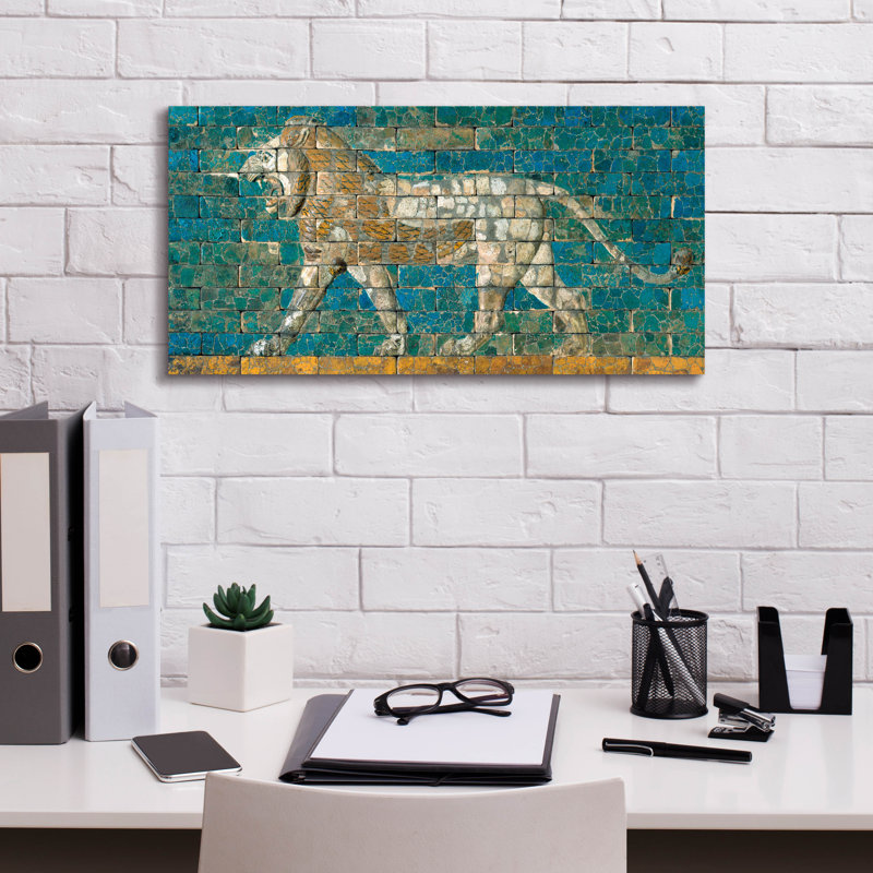 «Panneau avec lion qui marche, Ca 604-562 B C E» par Inconnu, art mural sur toile, H 12 po x l 24 po x P 0,75 po
