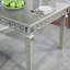 Table de salle à manger argentée avec miroir décoratif à feuilles