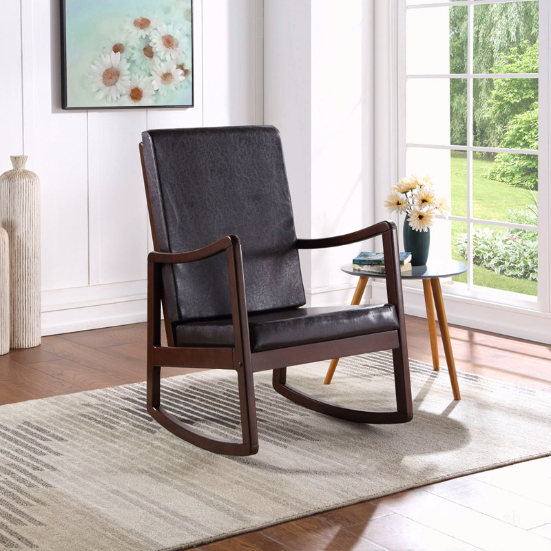 Chaise berçante en cuir synthétique brun foncé Raina avec finition espresso pour plus de confort et de style