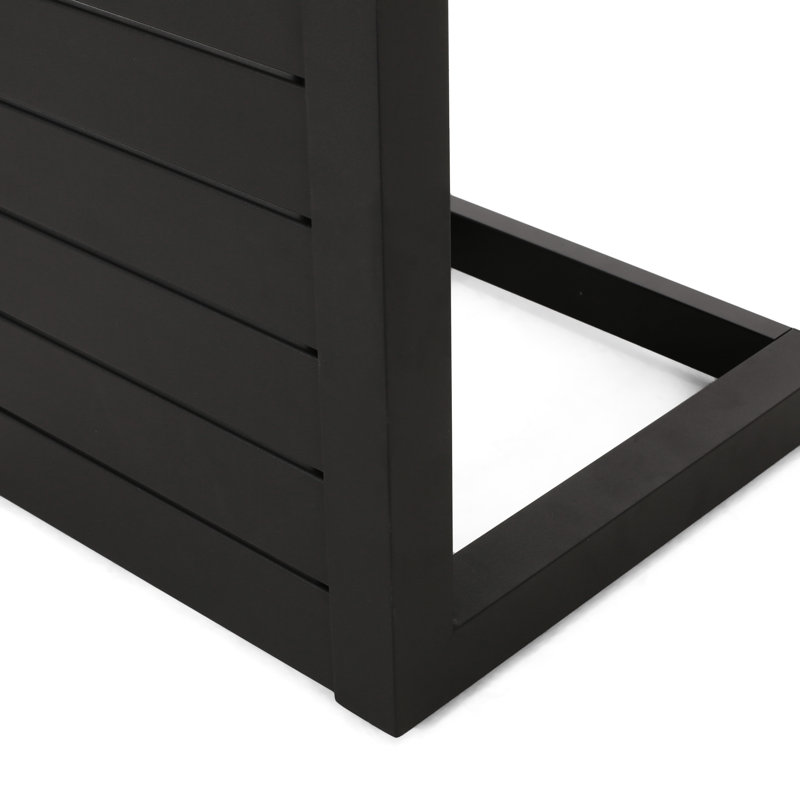 Table d'appoint en aluminium noir mat pour la détente en extérieur, signée Built With Gardens