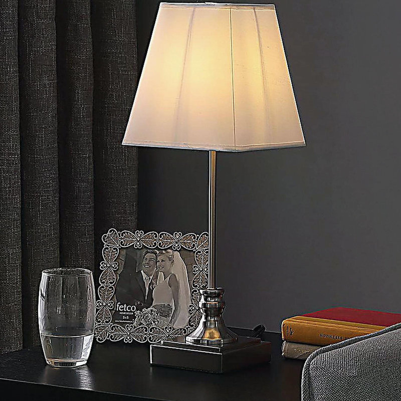 Lampe de table carrée 18,75 po In Century