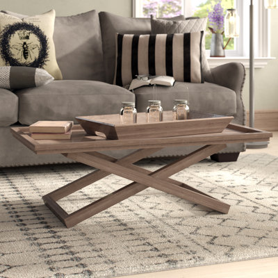 Table basse à pieds croisés