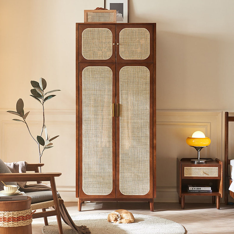 Armoire penderie en bois de frêne et rotin